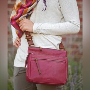 Vintage Fossil Burgundy Crossbody!